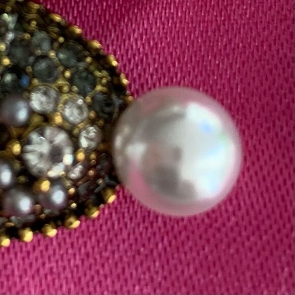Small Bunny Rabbit Minj Brooch with Faux Pearl Tail  - Spring Easter - Picture 2 of 10